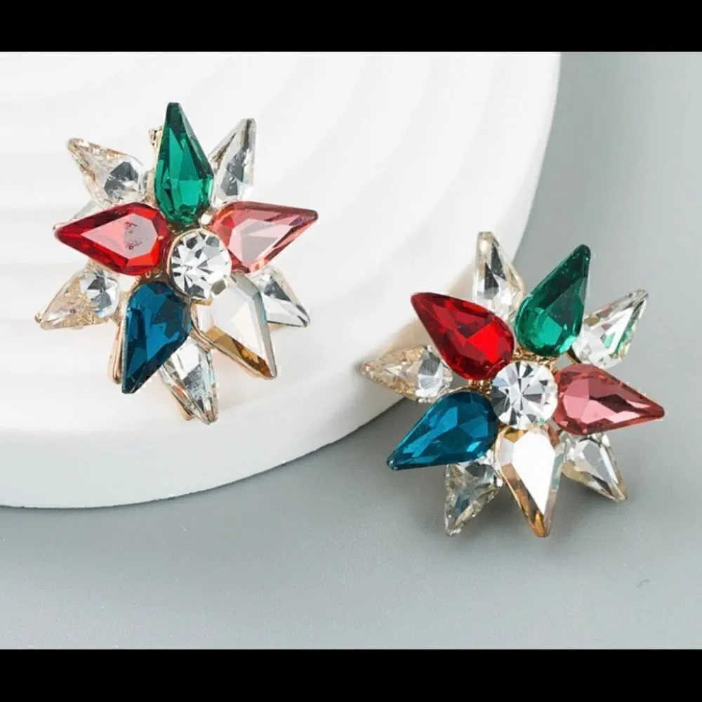 🌺 Betsey Johnson stunning flower burst crystal studs 🌺